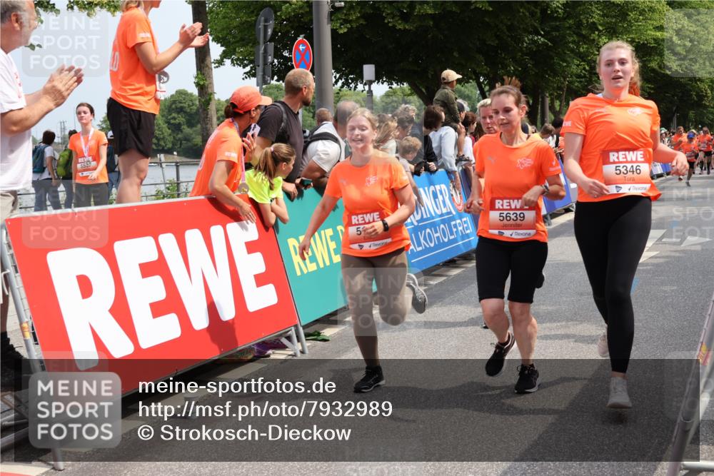 15.06.2025 - REWE Women's Run Strokosch-Dieckow http://msf.ph/oto/7932989 15.06.2025 11:05:18 Ziel 5116, 5183, 5202, 5224, 5321, 5346, 5347, 5639 meine-sportfotos.de