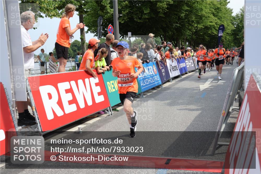 15.06.2025 - REWE Women's Run Strokosch-Dieckow http://msf.ph/oto/7933023 15.06.2025 11:05:23 Ziel 5116, 5202, 5223, 5224, 5321, 5346, 5347, 5401, 5518, 5540, 5557, 5639, 5646, 5690 meine-sportfotos.de