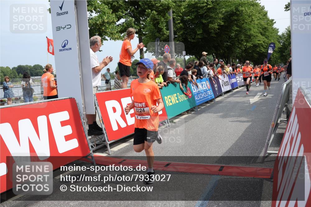 15.06.2025 - REWE Women's Run Strokosch-Dieckow http://msf.ph/oto/7933027 15.06.2025 11:05:23 Ziel 5116, 5202, 5223, 5224, 5321, 5346, 5347, 5401, 5518, 5540, 5557, 5639, 5646, 5690 meine-sportfotos.de