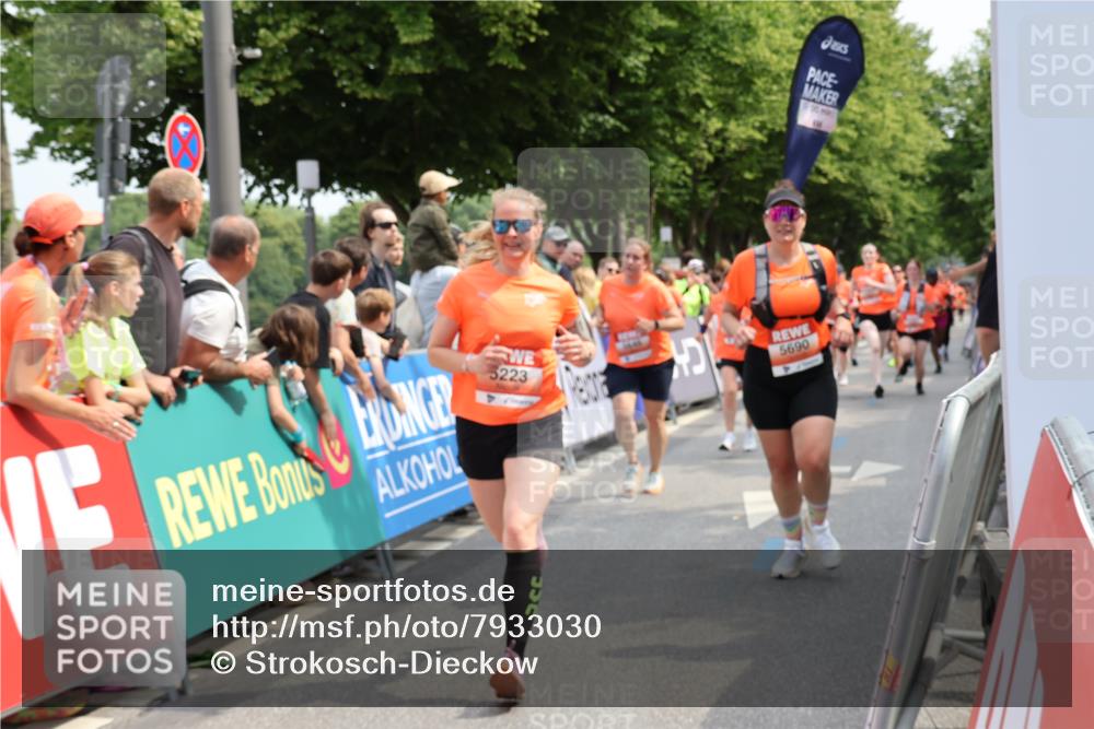 15.06.2025 - REWE Women's Run Strokosch-Dieckow http://msf.ph/oto/7933030 15.06.2025 11:05:25 Ziel 5116, 5223, 5224, 5275, 5321, 5346, 5347, 5401, 5440, 5444, 5477, 5518, 5540, 5557, 5639, 5646, 5690 meine-sportfotos.de