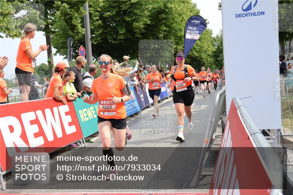 15.06.2025 - REWE Women's Run Strokosch-Dieckow http://msf.ph/oto/7933034 15.06.2025 11:05:25 Ziel 5116, 5223, 5224, 5275, 5321, 5346, 5347, 5401, 5440, 5444, 5477, 5518, 5540, 5557, 5639, 5646, 5690 meine-sportfotos.de