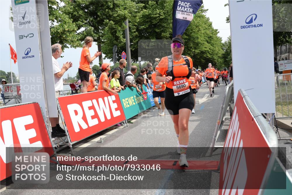 15.06.2025 - REWE Women's Run Strokosch-Dieckow http://msf.ph/oto/7933046 15.06.2025 11:05:26 Ziel 5089, 5103, 5216, 5223, 5224, 5275, 5321, 5347, 5401, 5439, 5440, 5444, 5477, 5518, 5540, 5557, 5646, 5690 meine-sportfotos.de