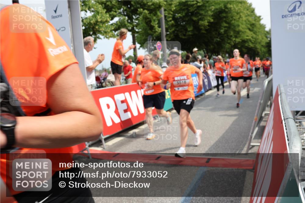 15.06.2025 - REWE Women's Run Strokosch-Dieckow http://msf.ph/oto/7933052 15.06.2025 11:05:27 Ziel 5089, 5103, 5216, 5223, 5224, 5275, 5347, 5401, 5439, 5440, 5444, 5477, 5518, 5540, 5557, 5646, 5690 meine-sportfotos.de