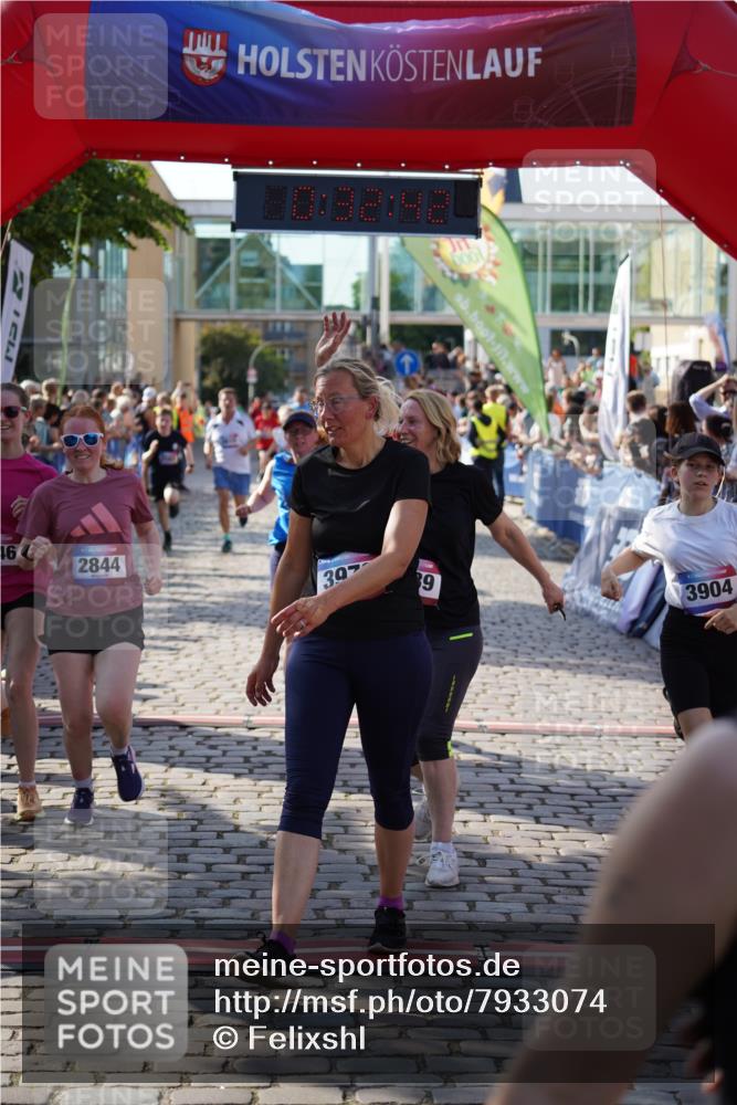 13.06.2025 - Holstenköstenlauf Felixshl http://msf.ph/oto/7933074 13.06.2025 18:02:43 Laufen 2094, 2095, 2138, 2562, 2782, 2844, 2846, 2986, 3290, 3610, 3839, 3904, 3921, 3947, 3976, 3979 meine-sportfotos.de