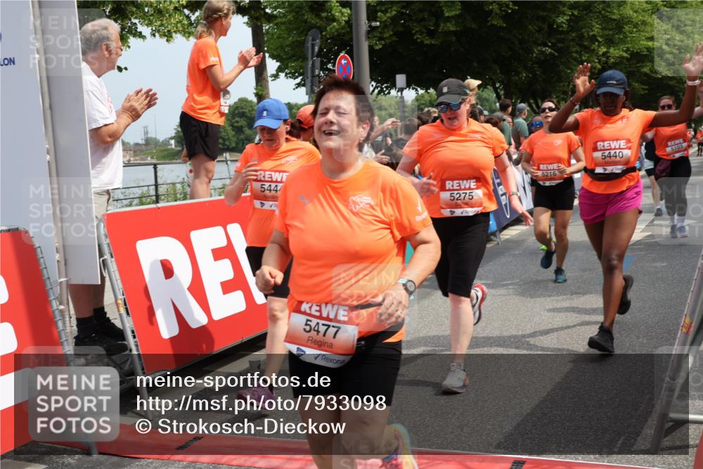 15.06.2025 - REWE Women's Run Strokosch-Dieckow http://msf.ph/oto/7933098 15.06.2025 11:05:31 Ziel 5089, 5103, 5216, 5223, 5260, 5275, 5401, 5431, 5439, 5440, 5444, 5477, 5518, 5540, 5544, 5557, 5646, 5690 meine-sportfotos.de