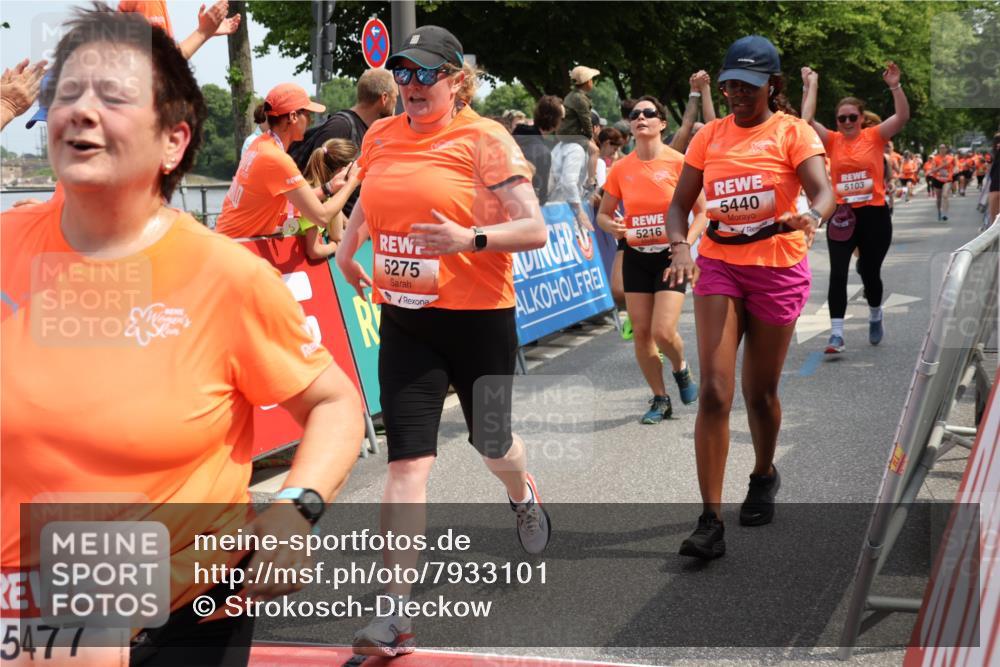 15.06.2025 - REWE Women's Run Strokosch-Dieckow http://msf.ph/oto/7933101 15.06.2025 11:05:31 Ziel 5089, 5103, 5216, 5223, 5260, 5275, 5401, 5431, 5439, 5440, 5444, 5477, 5518, 5540, 5544, 5557, 5646, 5690 meine-sportfotos.de