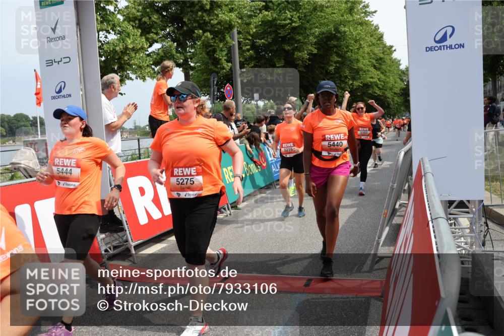 15.06.2025 - REWE Women's Run Strokosch-Dieckow http://msf.ph/oto/7933106 15.06.2025 11:05:32 Ziel 5089, 5103, 5216, 5223, 5260, 5275, 5344, 5401, 5431, 5439, 5440, 5444, 5477, 5518, 5540, 5544, 5557, 5646, 5690 meine-sportfotos.de