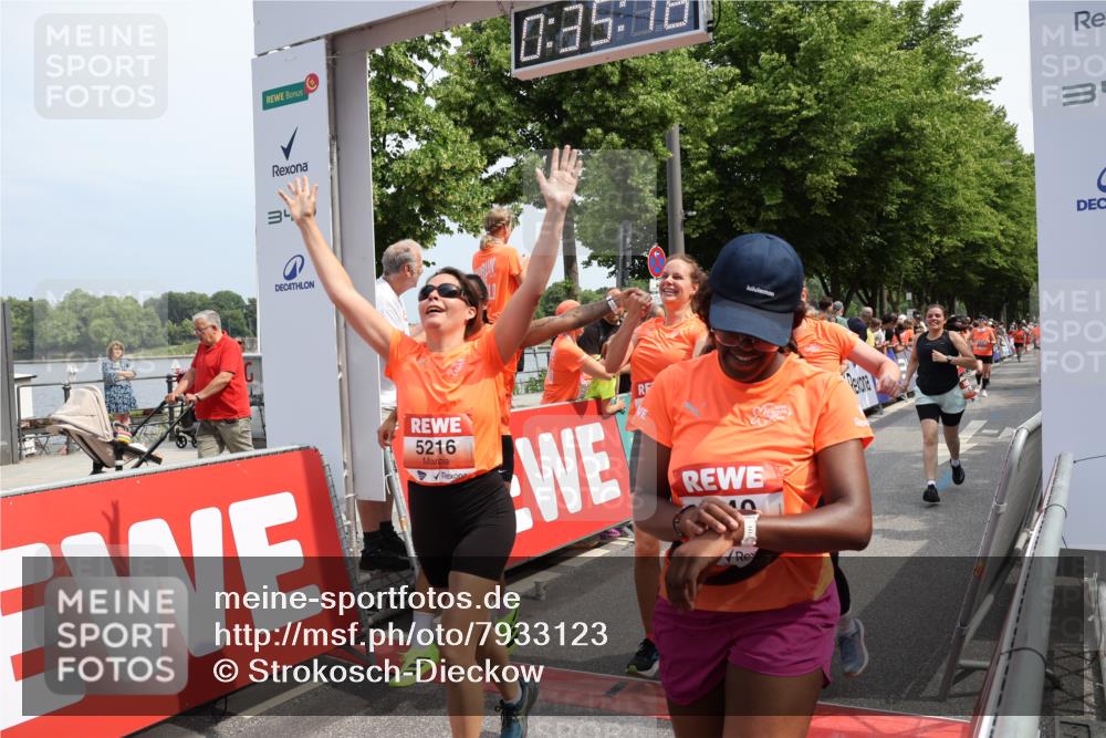 15.06.2025 - REWE Women's Run Strokosch-Dieckow http://msf.ph/oto/7933123 15.06.2025 11:05:33 Ziel 5089, 5103, 5216, 5260, 5275, 5344, 5401, 5431, 5439, 5440, 5444, 5477, 5518, 5540, 5544, 5557, 5604, 5646, 5690 meine-sportfotos.de