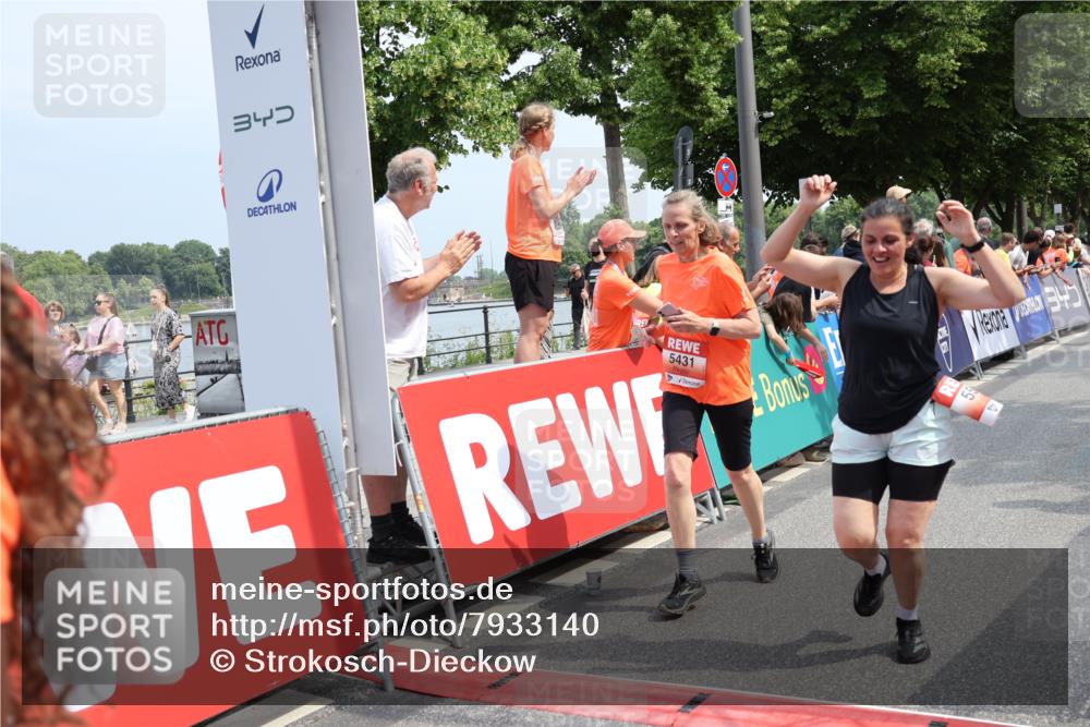 15.06.2025 - REWE Women's Run Strokosch-Dieckow http://msf.ph/oto/7933140 15.06.2025 11:05:34 Ziel 5089, 5103, 5216, 5260, 5275, 5344, 5401, 5431, 5439, 5440, 5444, 5477, 5518, 5540, 5544, 5557, 5604, 5646 meine-sportfotos.de
