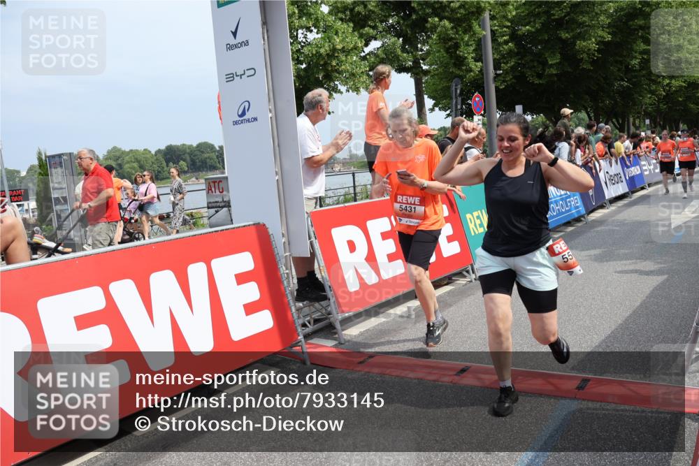 15.06.2025 - REWE Women's Run Strokosch-Dieckow http://msf.ph/oto/7933145 15.06.2025 11:05:34 Ziel 5089, 5103, 5216, 5260, 5275, 5344, 5401, 5431, 5439, 5440, 5444, 5477, 5518, 5540, 5544, 5557, 5604, 5646 meine-sportfotos.de