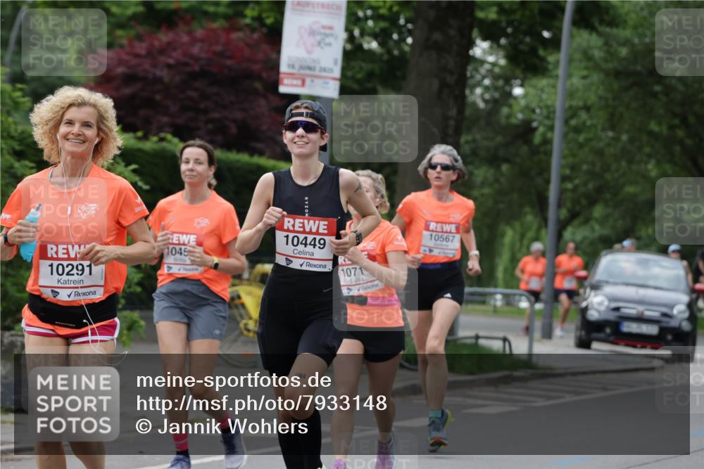 15.06.2025 - REWE Women's Run Jannik Wohlers http://msf.ph/oto/7933148 15.06.2025 08:24:12 Laufen 10291, 1045, 16, 2825, 10449, 1071, 1964, 10567 meine-sportfotos.de
