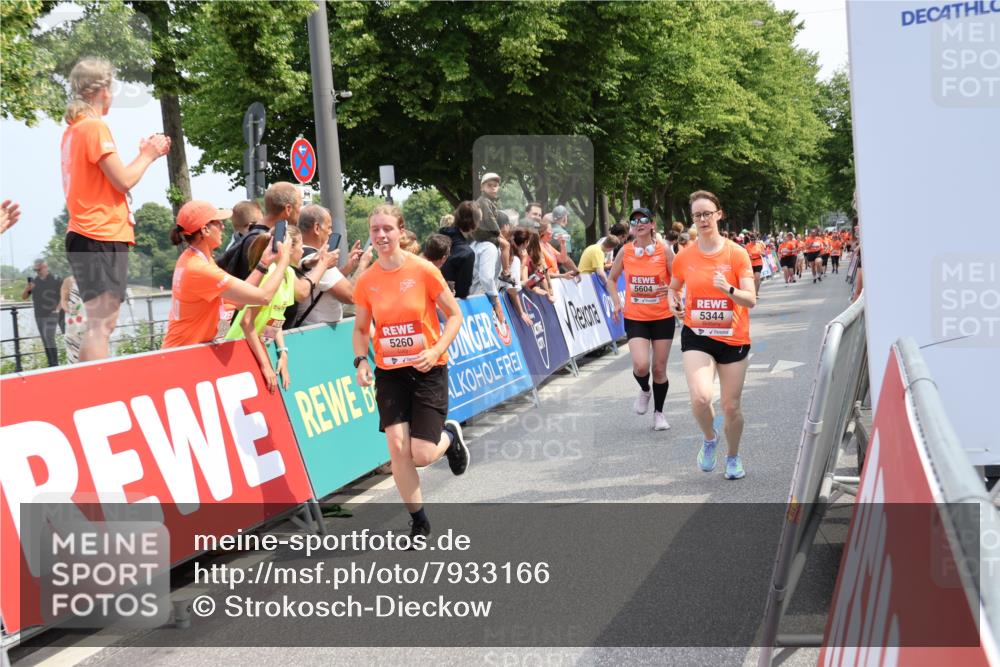 15.06.2025 - REWE Women's Run Strokosch-Dieckow http://msf.ph/oto/7933166 15.06.2025 11:05:37 Ziel 5089, 5103, 5216, 5260, 5275, 5344, 5431, 5439, 5440, 5444, 5477, 5544, 5604 meine-sportfotos.de