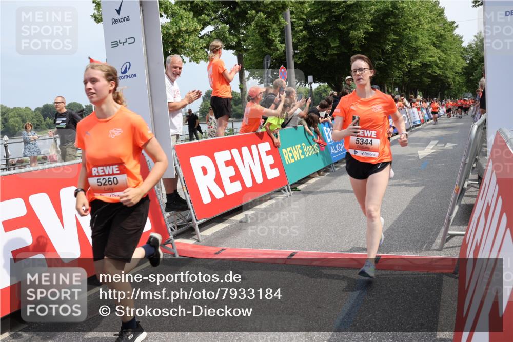 15.06.2025 - REWE Women's Run Strokosch-Dieckow http://msf.ph/oto/7933184 15.06.2025 11:05:38 Ziel 5089, 5103, 5216, 5260, 5275, 5344, 5431, 5439, 5440, 5544, 5604 meine-sportfotos.de