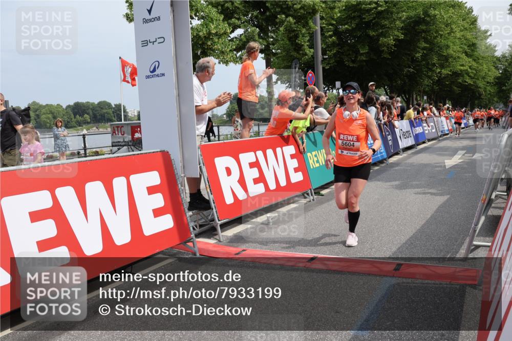 15.06.2025 - REWE Women's Run Strokosch-Dieckow http://msf.ph/oto/7933199 15.06.2025 11:05:39 Ziel 5089, 5103, 5216, 5260, 5344, 5431, 5439, 5544, 5604 meine-sportfotos.de