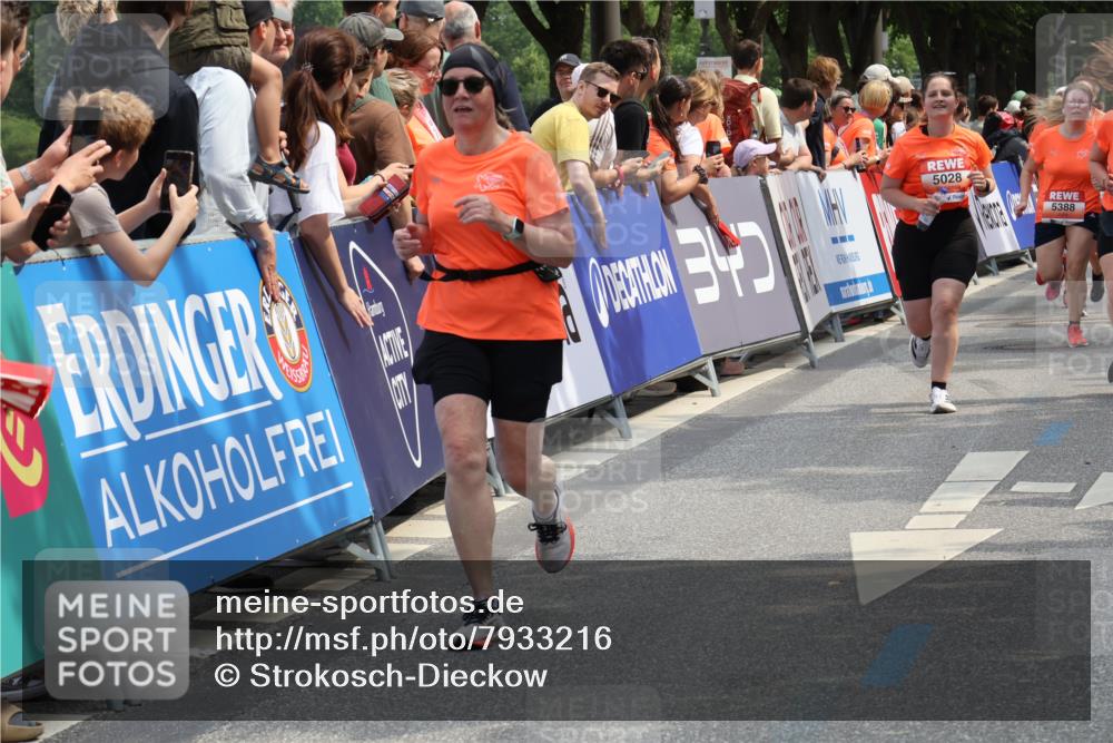 15.06.2025 - REWE Women's Run Strokosch-Dieckow http://msf.ph/oto/7933216 15.06.2025 11:05:45 Ziel 5028, 5146, 5284, 5344, 5387, 5388, 5472, 5604, 5668 meine-sportfotos.de