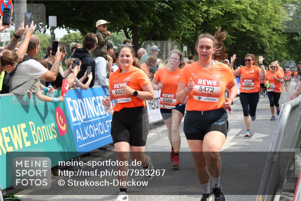 15.06.2025 - REWE Women's Run Strokosch-Dieckow http://msf.ph/oto/7933267 15.06.2025 11:05:48 Ziel 5005, 5028, 5146, 5284, 5387, 5388, 5472, 5668 meine-sportfotos.de