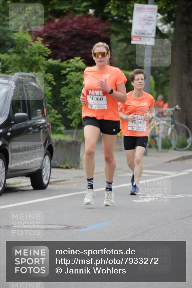 15.06.2025 - REWE Women's Run Jannik Wohlers http://msf.ph/oto/7933272 15.06.2025 08:24:50 Laufen 10060, 0549 meine-sportfotos.de