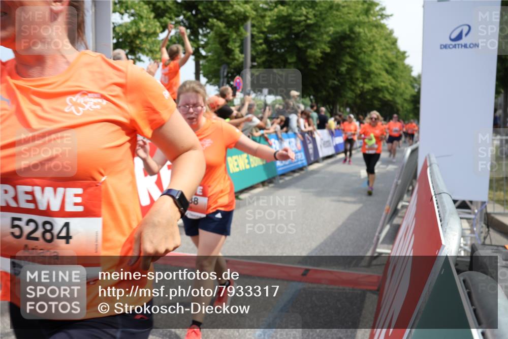 15.06.2025 - REWE Women's Run Strokosch-Dieckow http://msf.ph/oto/7933317 15.06.2025 11:05:52 Ziel 5005, 5028, 5146, 5195, 5261, 5284, 5298, 5387, 5388, 5472, 5553, 5668 meine-sportfotos.de