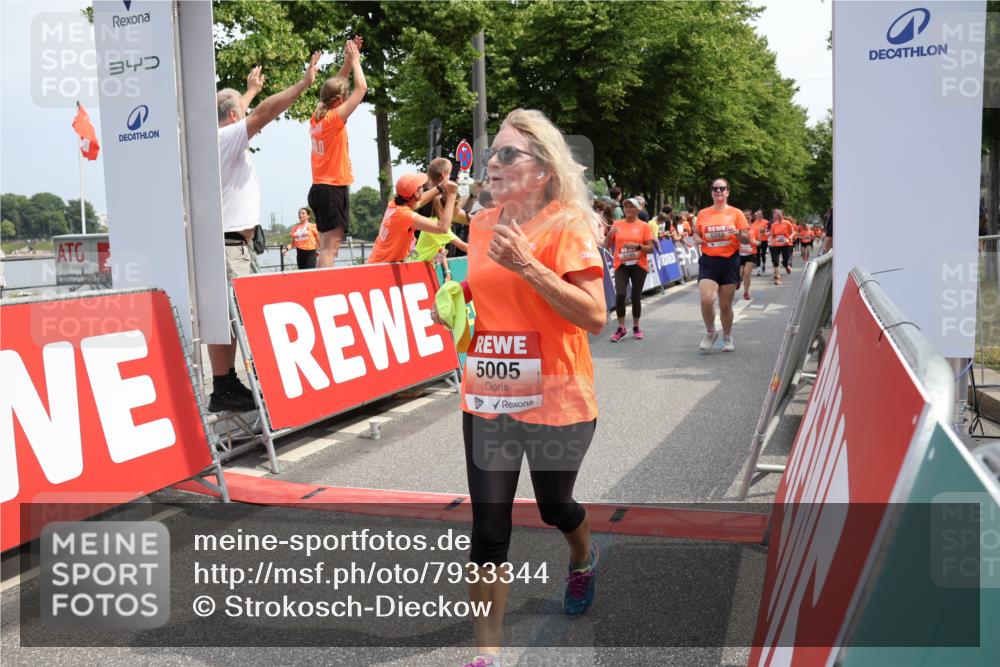 15.06.2025 - REWE Women's Run Strokosch-Dieckow http://msf.ph/oto/7933344 15.06.2025 11:05:54 Ziel 5005, 5028, 5146, 5195, 5212, 5261, 5265, 5284, 5298, 5387, 5388, 5472, 5553 meine-sportfotos.de