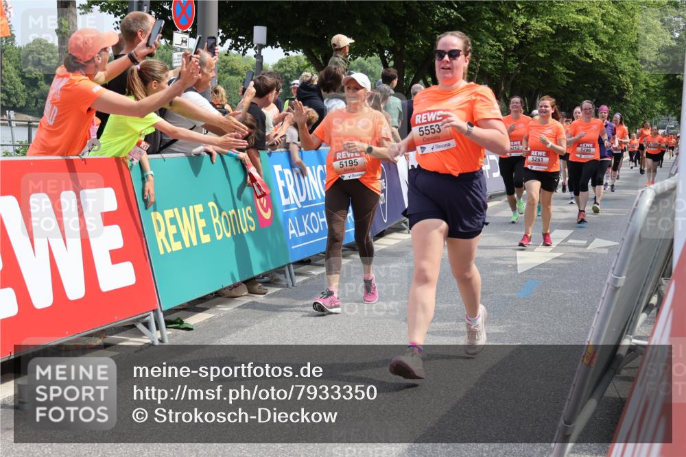 15.06.2025 - REWE Women's Run Strokosch-Dieckow http://msf.ph/oto/7933350 15.06.2025 11:05:55 Ziel 5005, 5028, 5146, 5195, 5212, 5261, 5265, 5284, 5298, 5387, 5388, 5468, 5472, 5553, 5559 meine-sportfotos.de
