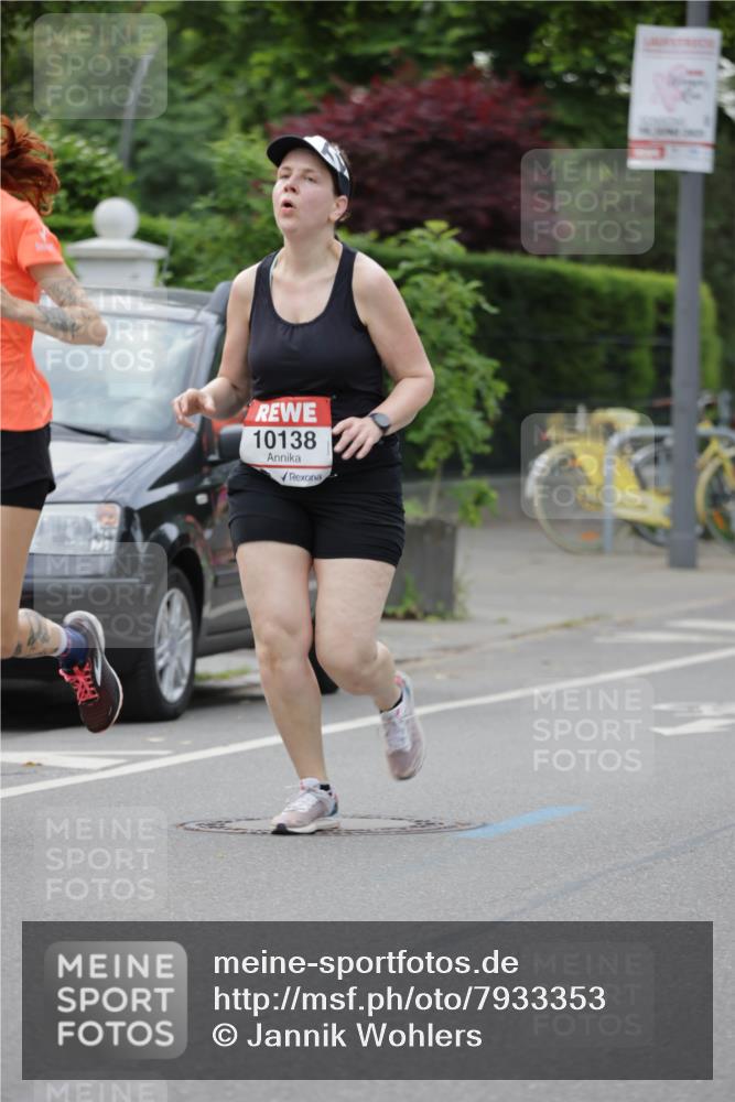 15.06.2025 - REWE Women's Run Jannik Wohlers http://msf.ph/oto/7933353 15.06.2025 08:24:56 Laufen 10138 meine-sportfotos.de