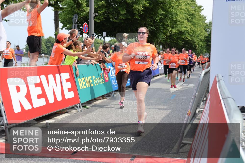 15.06.2025 - REWE Women's Run Strokosch-Dieckow http://msf.ph/oto/7933355 15.06.2025 11:05:55 Ziel 5005, 5028, 5146, 5195, 5212, 5261, 5265, 5284, 5298, 5387, 5388, 5468, 5472, 5553, 5559 meine-sportfotos.de