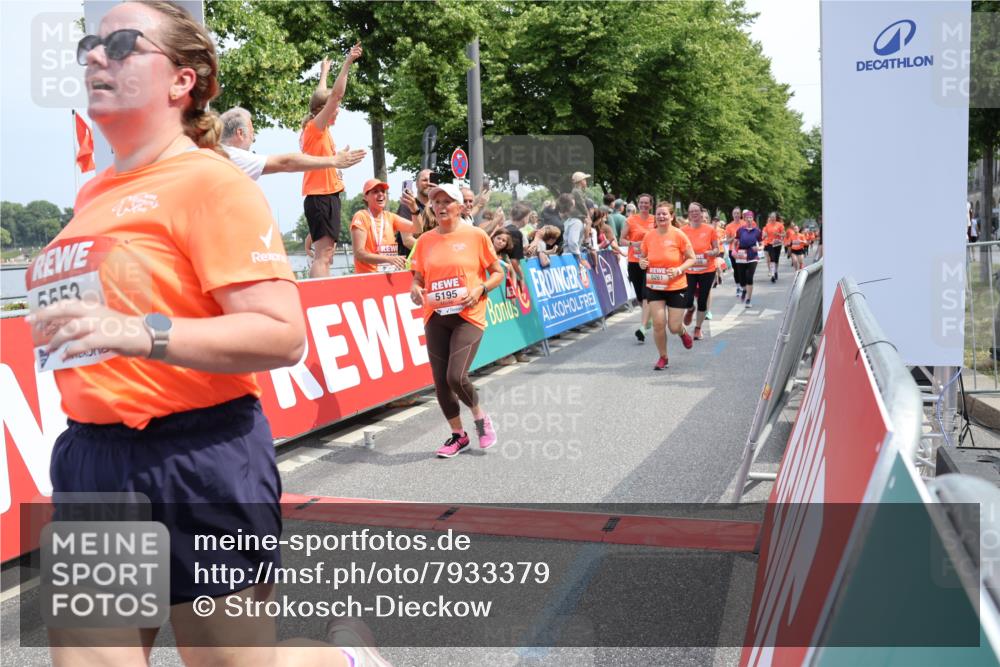15.06.2025 - REWE Women's Run Strokosch-Dieckow http://msf.ph/oto/7933379 15.06.2025 11:05:57 Ziel 5005, 5146, 5195, 5212, 5261, 5265, 5284, 5285, 5298, 5387, 5388, 5468, 5530, 5553, 5559, 5636 meine-sportfotos.de