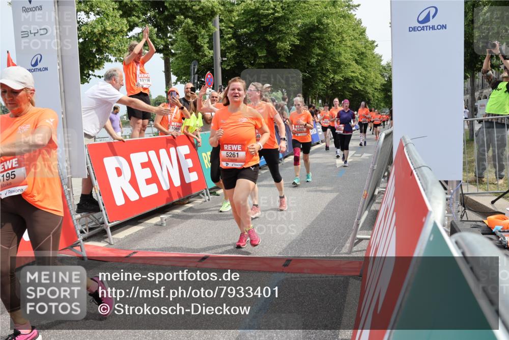 15.06.2025 - REWE Women's Run Strokosch-Dieckow http://msf.ph/oto/7933401 15.06.2025 11:05:58 Ziel 5005, 5146, 5195, 5212, 5261, 5265, 5270, 5284, 5285, 5298, 5388, 5450, 5468, 5530, 5553, 5559, 5636 meine-sportfotos.de