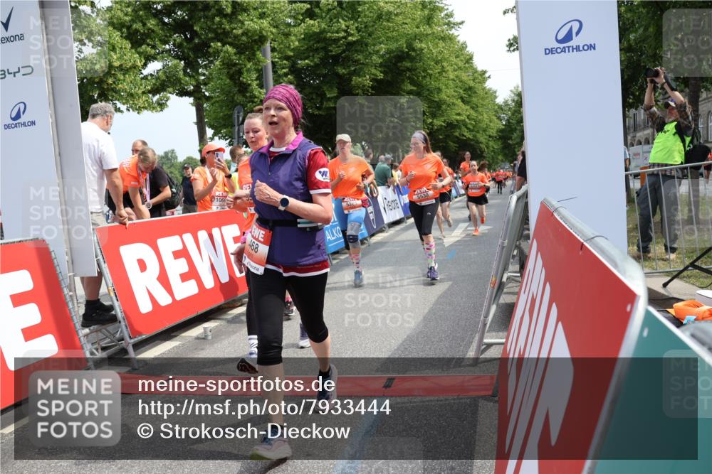 15.06.2025 - REWE Women's Run Strokosch-Dieckow http://msf.ph/oto/7933444 15.06.2025 11:06:02 Ziel 5189, 5195, 5212, 5261, 5265, 5270, 5285, 5298, 5450, 5468, 5522, 5530, 5553, 5559, 5636 meine-sportfotos.de