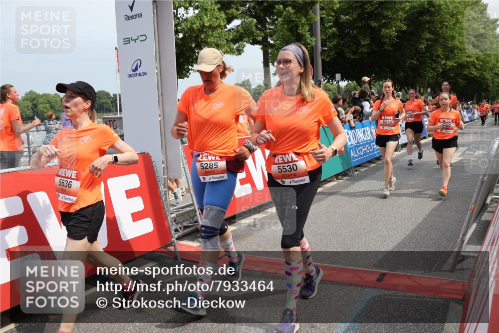 15.06.2025 - REWE Women's Run Strokosch-Dieckow http://msf.ph/oto/7933464 15.06.2025 11:06:03 Ziel 5189, 5195, 5212, 5261, 5265, 5270, 5285, 5298, 5450, 5468, 5522, 5530, 5559, 5602, 5636 meine-sportfotos.de