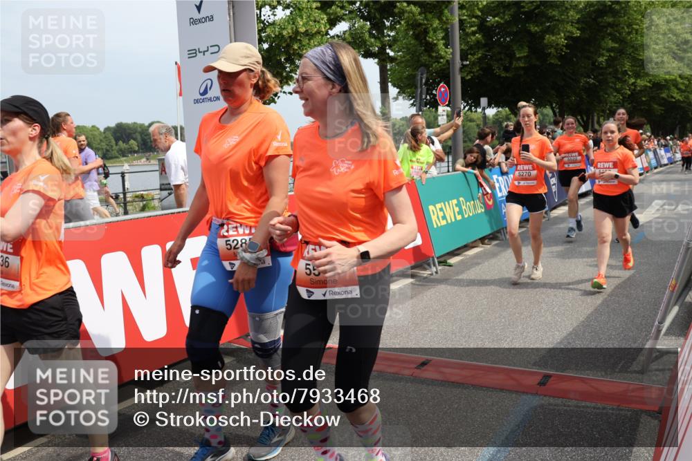 15.06.2025 - REWE Women's Run Strokosch-Dieckow http://msf.ph/oto/7933468 15.06.2025 11:06:04 Ziel 5189, 5195, 5212, 5261, 5265, 5270, 5285, 5298, 5450, 5468, 5522, 5530, 5559, 5602, 5636 meine-sportfotos.de