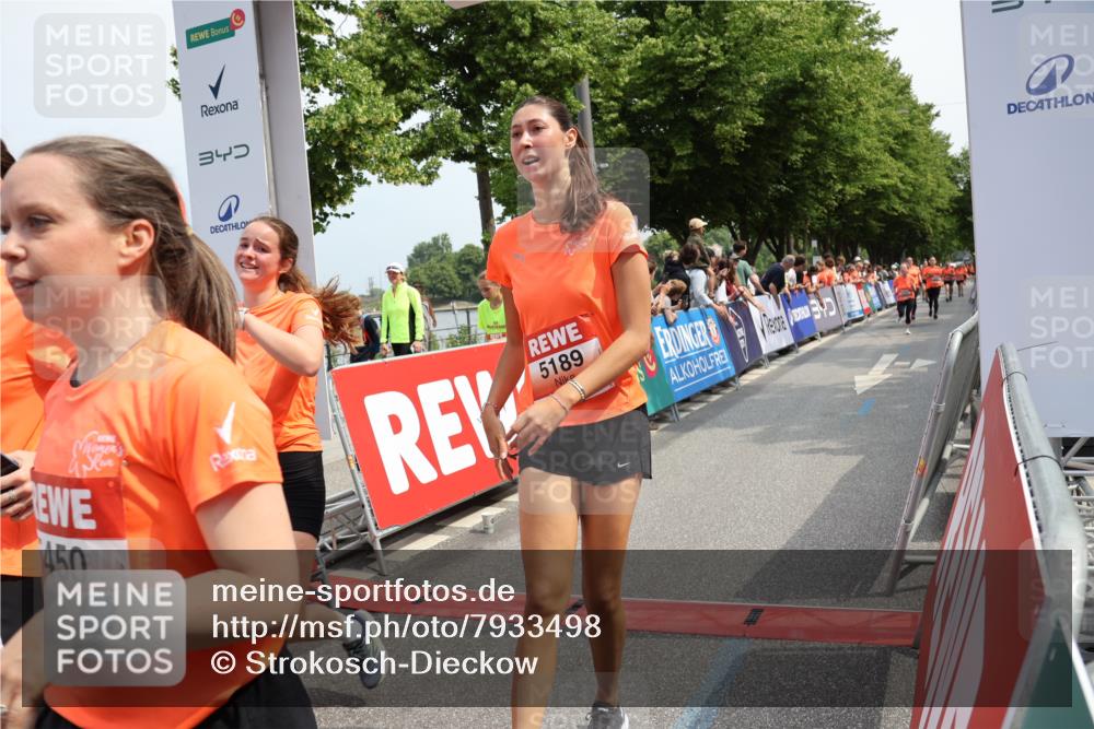 15.06.2025 - REWE Women's Run Strokosch-Dieckow http://msf.ph/oto/7933498 15.06.2025 11:06:06 Ziel 5189, 5212, 5265, 5270, 5285, 5450, 5468, 5522, 5530, 5559, 5602, 5636 meine-sportfotos.de
