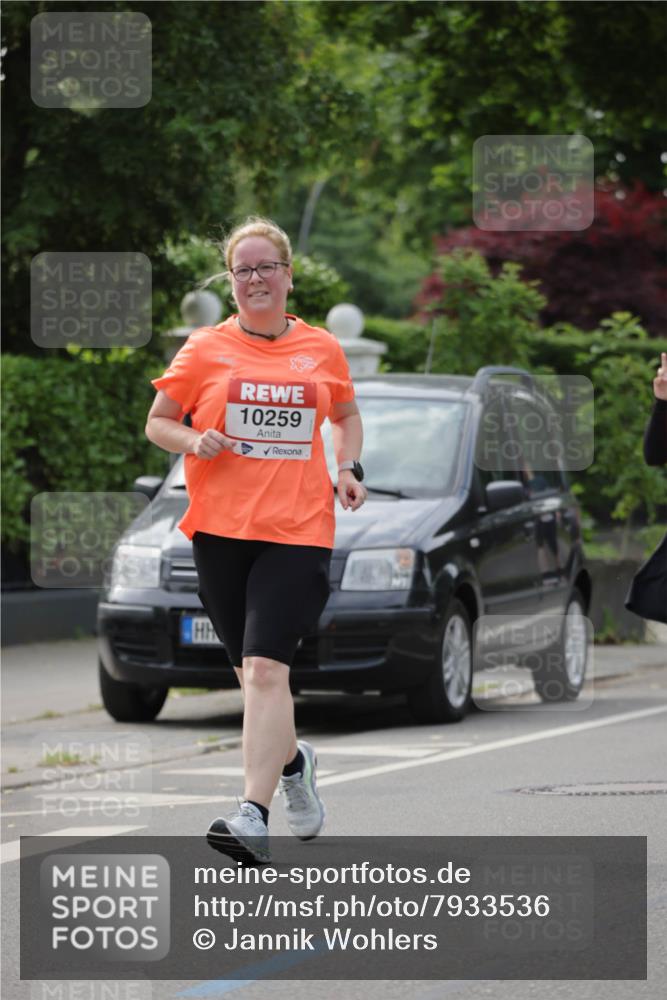 15.06.2025 - REWE Women's Run Jannik Wohlers http://msf.ph/oto/7933536 15.06.2025 08:33:39 Laufen 10259 meine-sportfotos.de