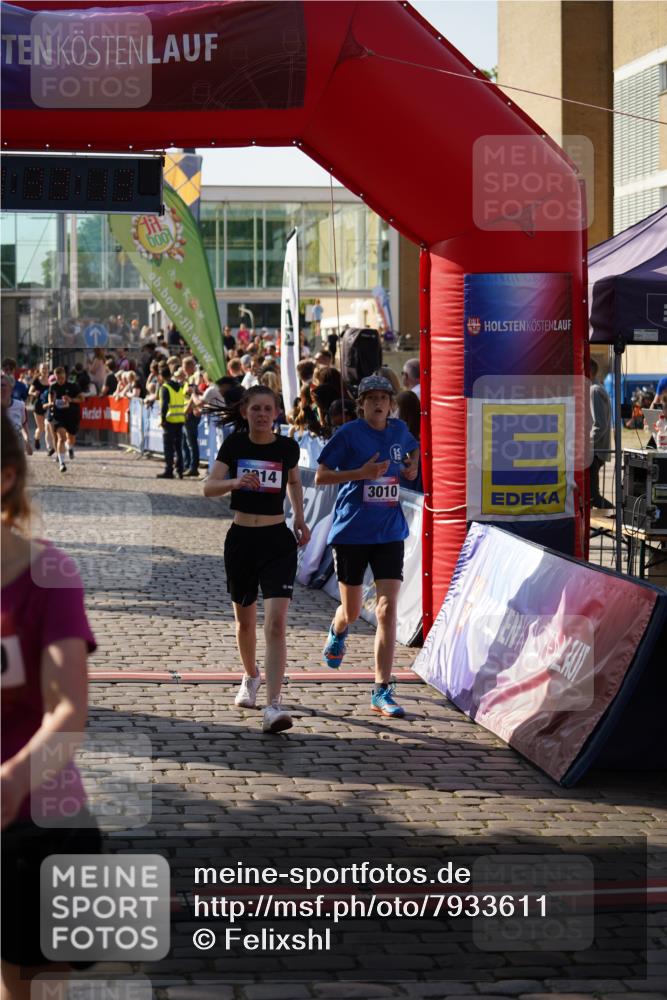 13.06.2025 - Holstenköstenlauf Felixshl http://msf.ph/oto/7933611 13.06.2025 18:03:14 Laufen 2164, 2469, 2875, 2914, 2978, 2999, 3010, 3031, 3769, 3773, 3786, 3925, 3957 meine-sportfotos.de