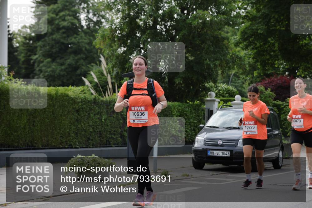 15.06.2025 - REWE Women's Run Jannik Wohlers http://msf.ph/oto/7933691 15.06.2025 08:33:57 Laufen 10636, 1043, 10223, 10873 meine-sportfotos.de