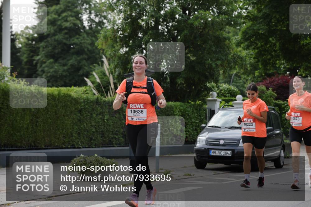 15.06.2025 - REWE Women's Run Jannik Wohlers http://msf.ph/oto/7933695 15.06.2025 08:33:57 Laufen 10636, 1043, 10223, 10873 meine-sportfotos.de