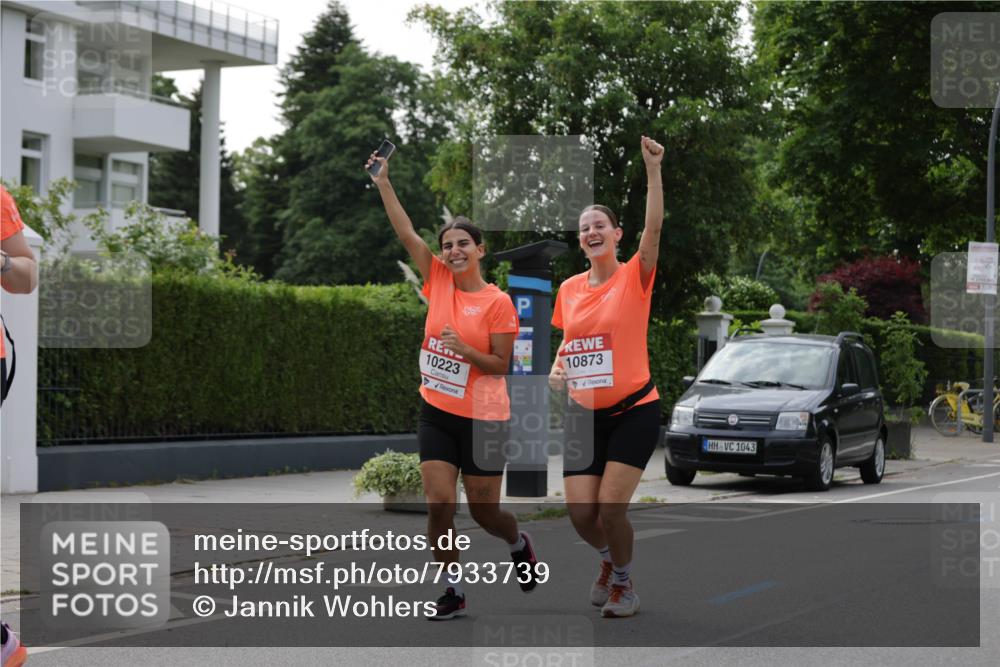 15.06.2025 - REWE Women's Run Jannik Wohlers http://msf.ph/oto/7933739 15.06.2025 08:33:59 Laufen 10223, 10873, 1043 meine-sportfotos.de
