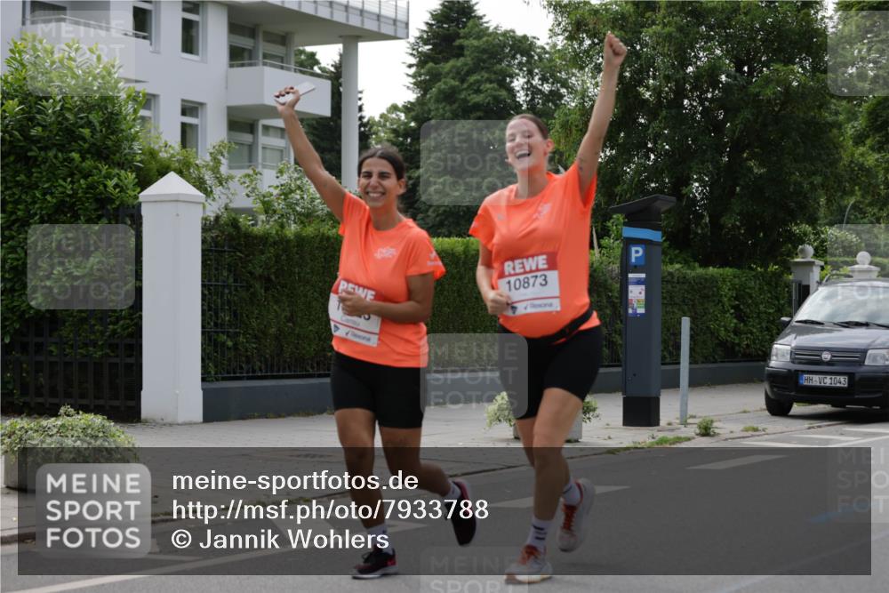 15.06.2025 - REWE Women's Run Jannik Wohlers http://msf.ph/oto/7933788 15.06.2025 08:34:00 Laufen 10873, 1043 meine-sportfotos.de