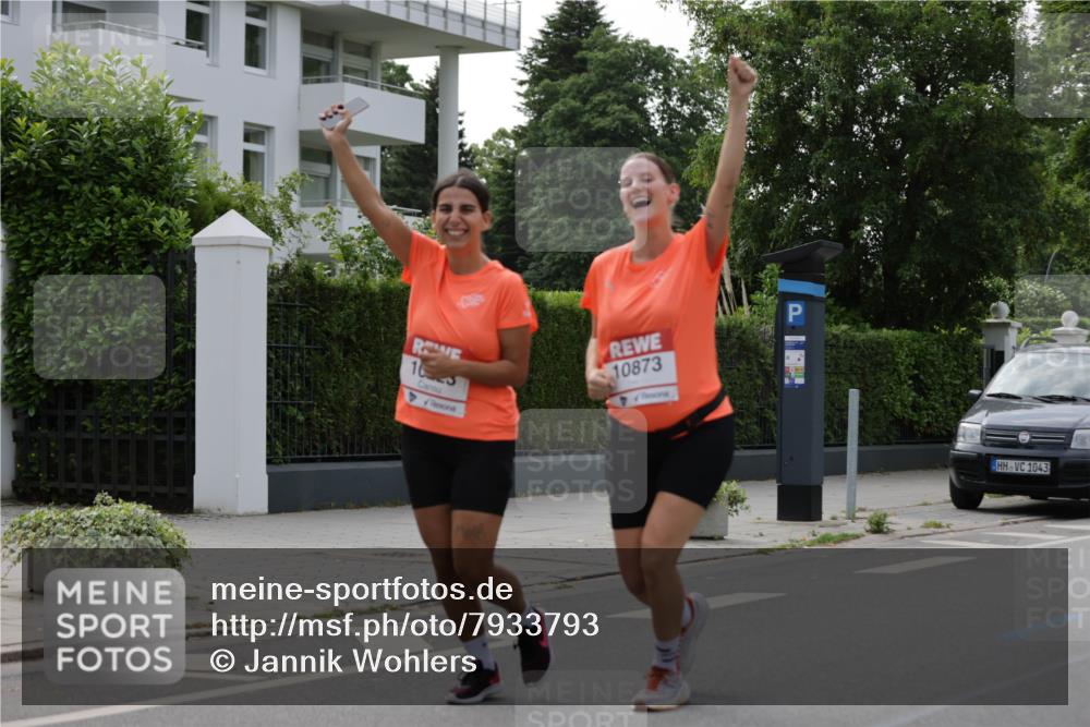 15.06.2025 - REWE Women's Run Jannik Wohlers http://msf.ph/oto/7933793 15.06.2025 08:34:00 Laufen 15, 10873, 1043 meine-sportfotos.de