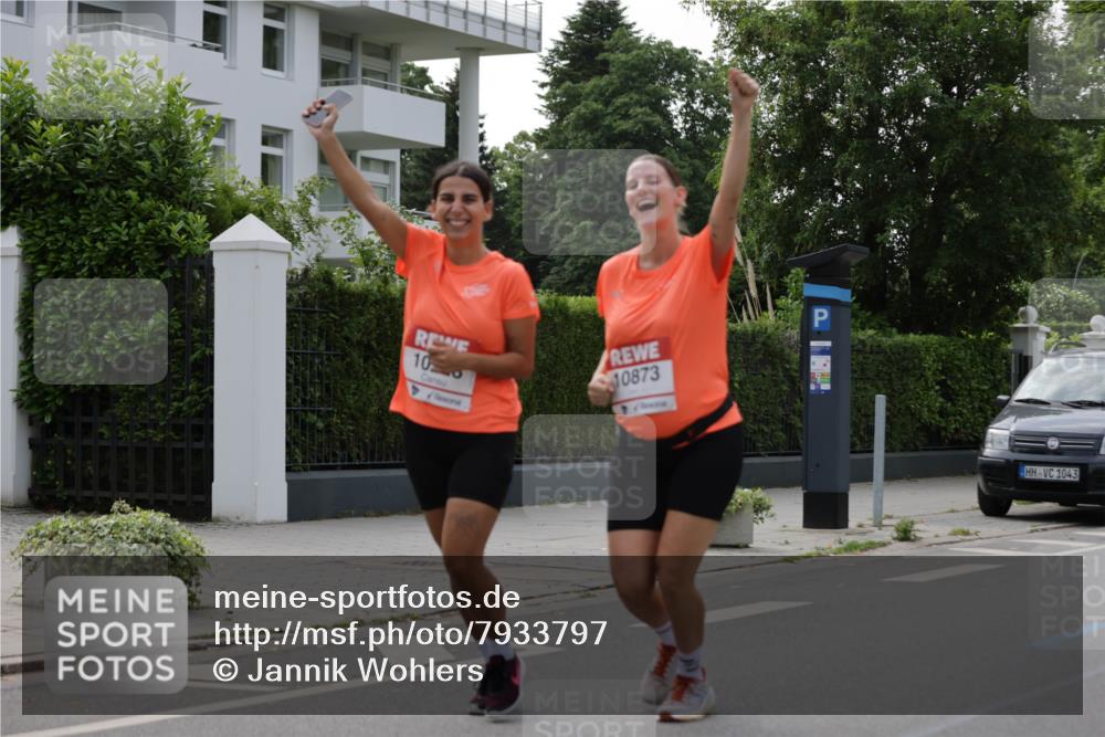 15.06.2025 - REWE Women's Run Jannik Wohlers http://msf.ph/oto/7933797 15.06.2025 08:34:00 Laufen 10, 10873, 1043 meine-sportfotos.de