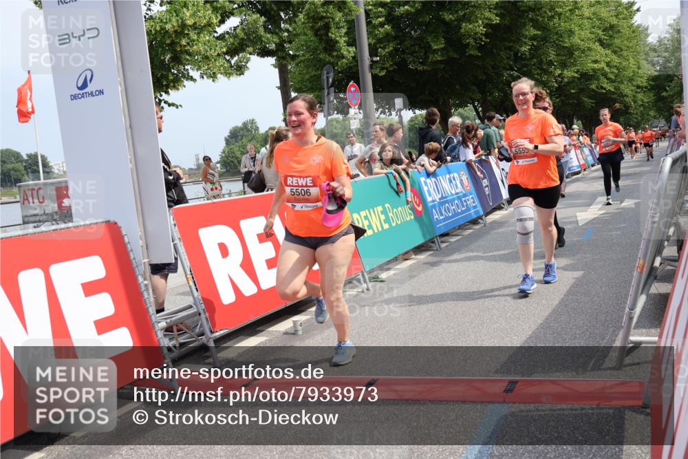 15.06.2025 - REWE Women's Run Strokosch-Dieckow http://msf.ph/oto/7933973 15.06.2025 11:07:00 Ziel 5080, 5159, 5187, 5367, 5506, 5555, 5618 meine-sportfotos.de