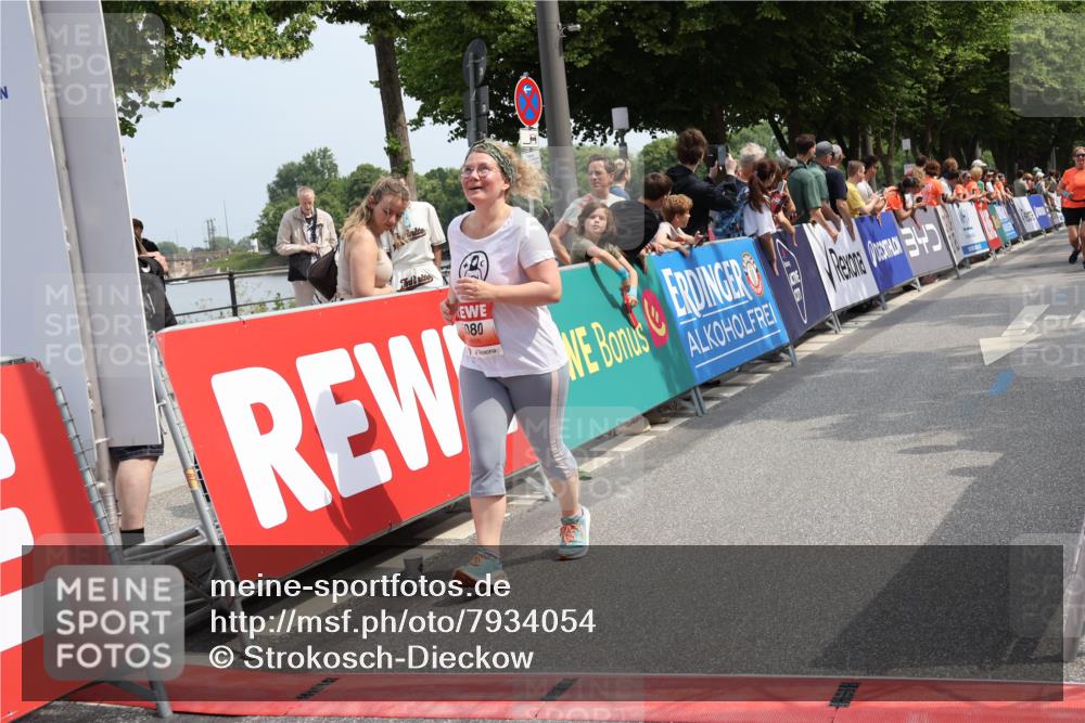 15.06.2025 - REWE Women's Run Strokosch-Dieckow http://msf.ph/oto/7934054 15.06.2025 11:07:04 Ziel 5080, 5126, 5187, 5367, 5496, 5506, 5555, 5618 meine-sportfotos.de