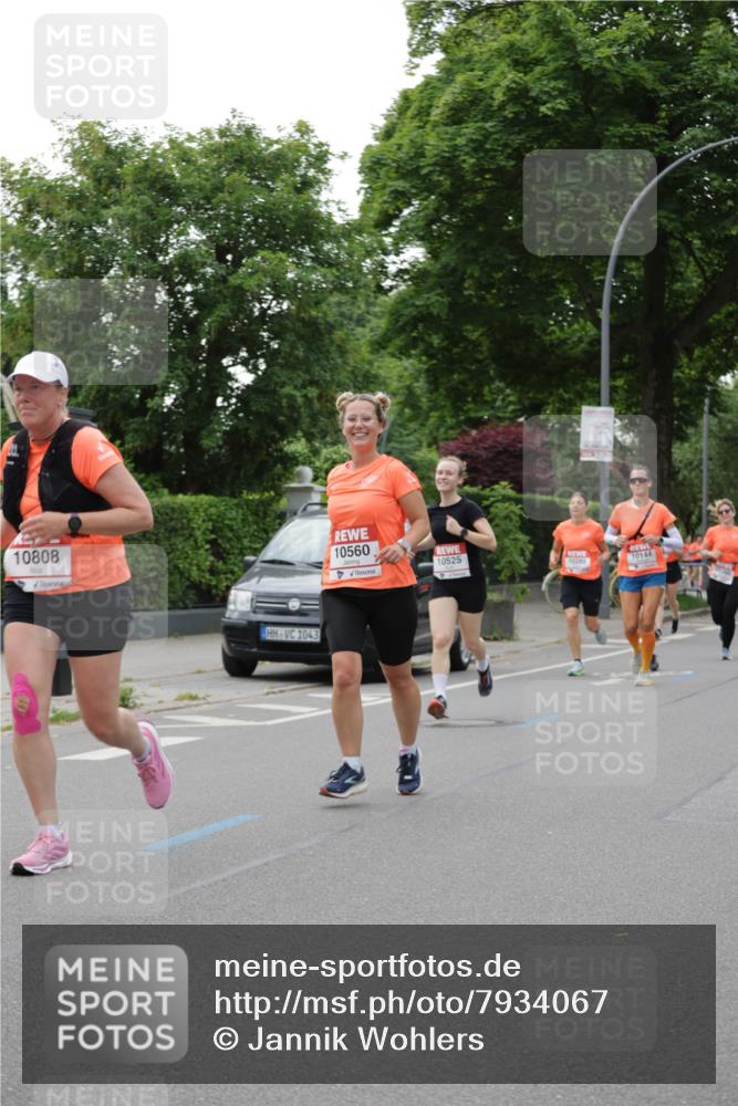 15.06.2025 - REWE Women's Run Jannik Wohlers http://msf.ph/oto/7934067 15.06.2025 08:25:31 Laufen 10808, 1043, 10560, 10525, 10289, 10144 meine-sportfotos.de