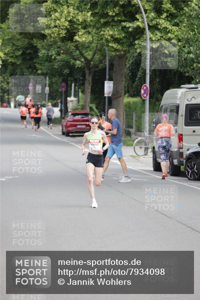 15.06.2025 - REWE Women's Run Jannik Wohlers http://msf.ph/oto/7934098 15.06.2025 08:34:45 Laufen 10094 meine-sportfotos.de