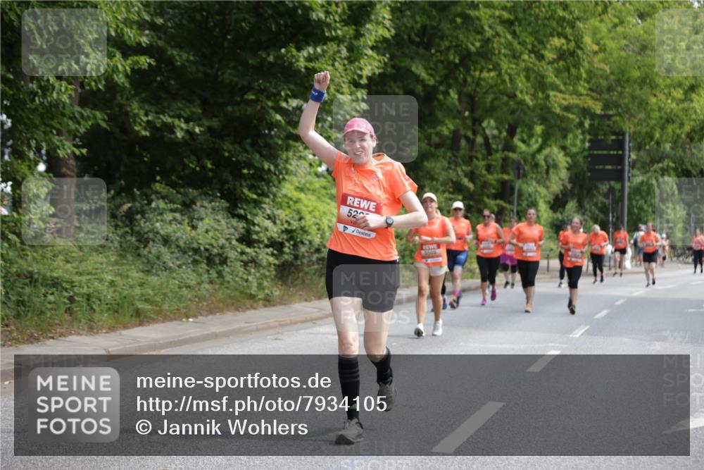 15.06.2025 - REWE Women's Run Jannik Wohlers http://msf.ph/oto/7934105 15.06.2025 10:12:05 Laufen 52, 5509 meine-sportfotos.de