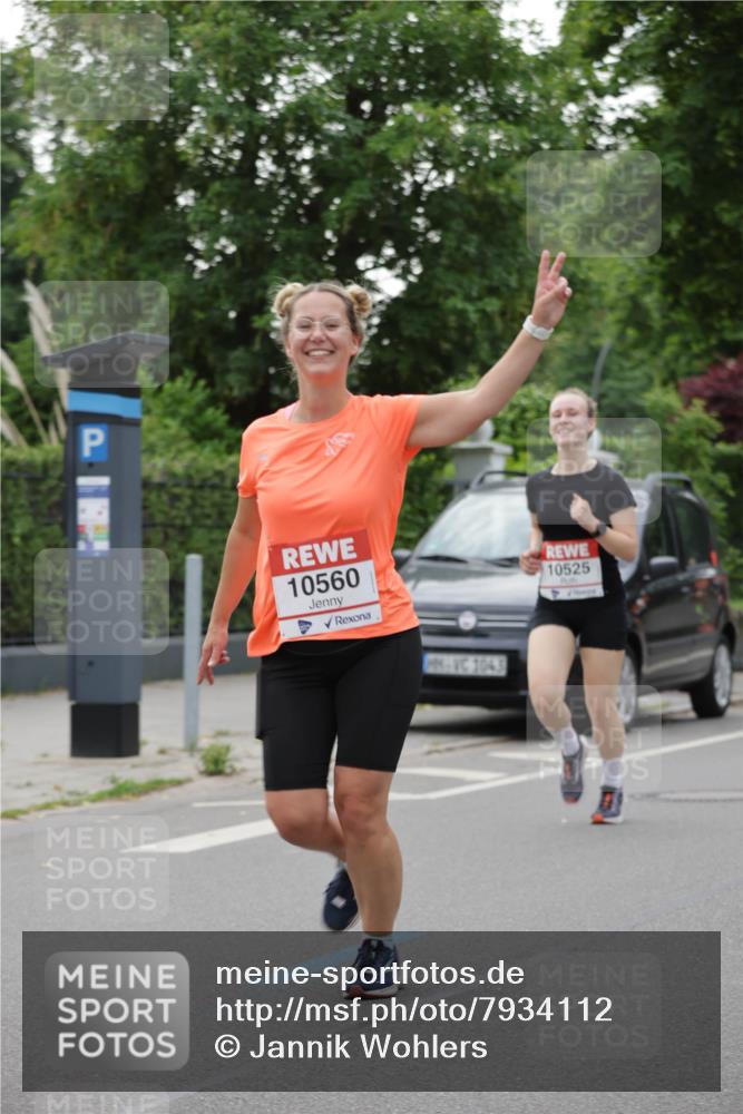 15.06.2025 - REWE Women's Run Jannik Wohlers http://msf.ph/oto/7934112 15.06.2025 08:25:32 Laufen 10560, 1043, 10525 meine-sportfotos.de