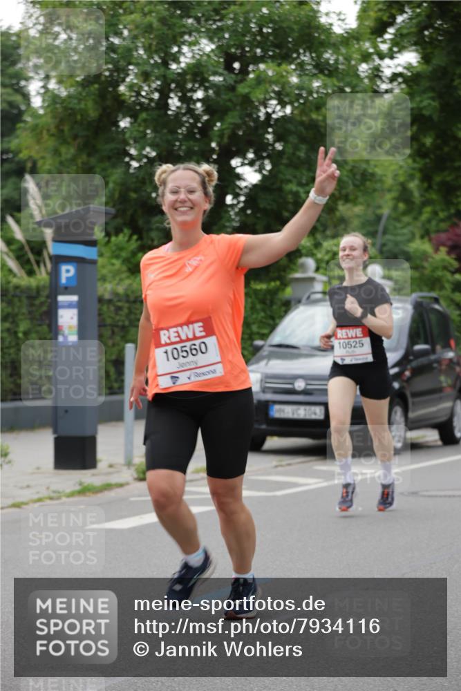 15.06.2025 - REWE Women's Run Jannik Wohlers http://msf.ph/oto/7934116 15.06.2025 08:25:32 Laufen 10560, 1043, 10525 meine-sportfotos.de
