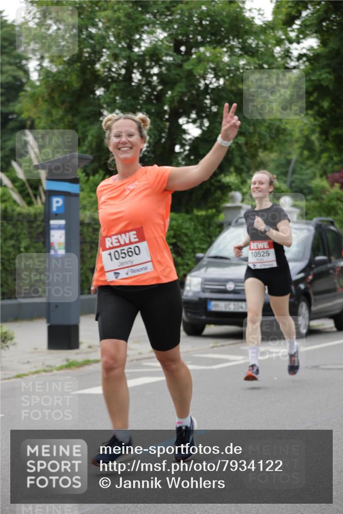 15.06.2025 - REWE Women's Run Jannik Wohlers http://msf.ph/oto/7934122 15.06.2025 08:25:32 Laufen 10560, 1043, 10525 meine-sportfotos.de