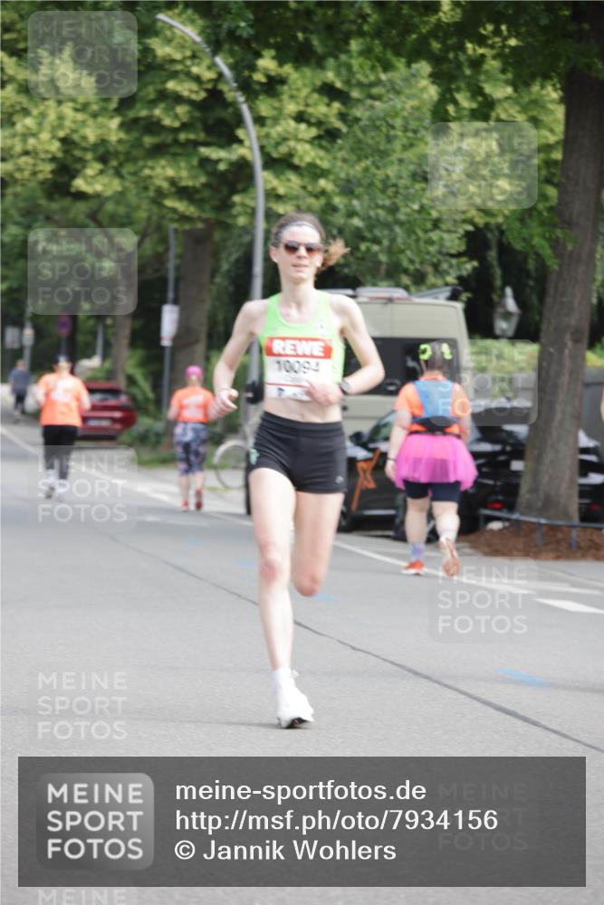 15.06.2025 - REWE Women's Run Jannik Wohlers http://msf.ph/oto/7934156 15.06.2025 08:34:48 Laufen 10094 meine-sportfotos.de