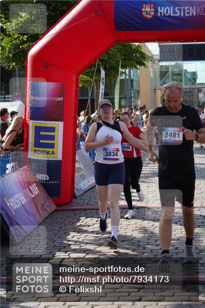 13.06.2025 - Holstenköstenlauf Felixshl http://msf.ph/oto/7934173 13.06.2025 18:03:39 Laufen 2481, 2633, 2711, 2849, 2909, 2985, 3092, 3097, 3202, 3204, 3259, 3263, 3598, 3834, 3902, 3903, 3920, 3964 meine-sportfotos.de